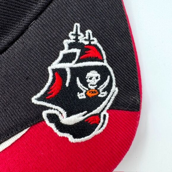 Tampa Bay Buccaneers Baseball Hat NFL Team Black/Red/White Adjustable Cap EUC - Picture 2 of 8